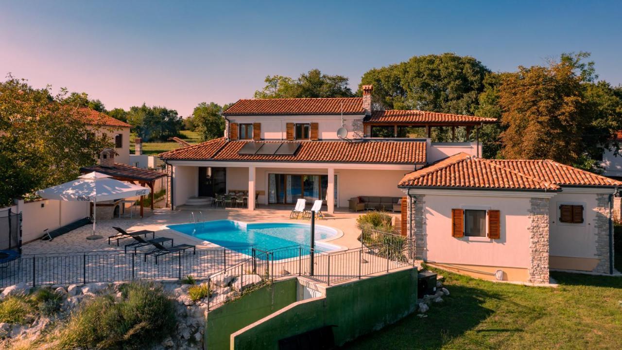 Villa Arton Heated Swimming-Pool Zminj Bagian luar foto