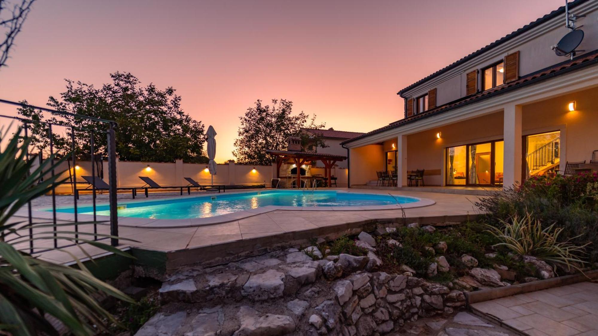 Villa Arton Heated Swimming-Pool Zminj Bagian luar foto